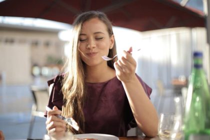 toujours faim même après avoir mangé