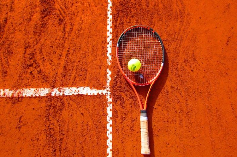 dimension terrain de tennis